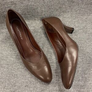 Trotters brown leather low heel classic pumps heels womens shoes 6N